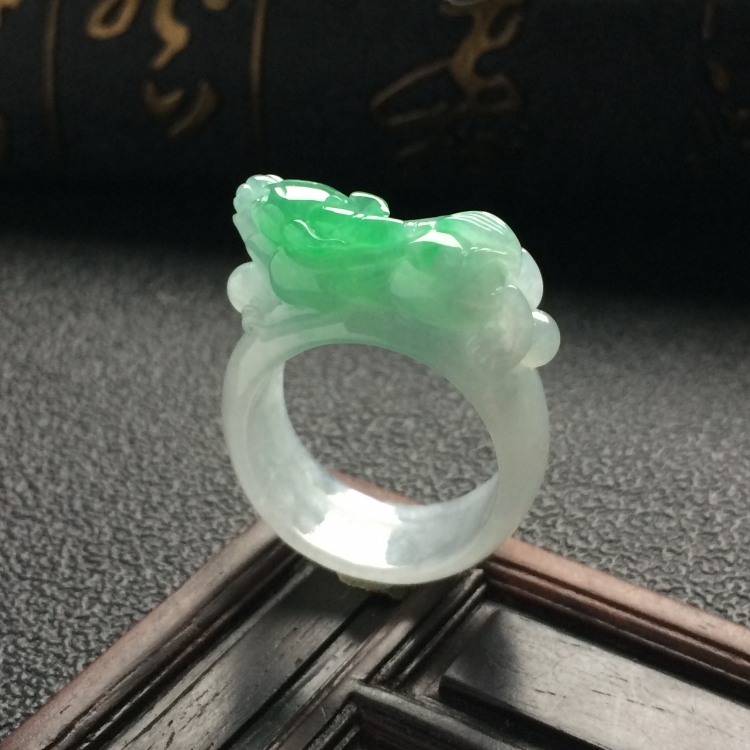 （超值推荐）糯冰种飘翠貔貅扳指