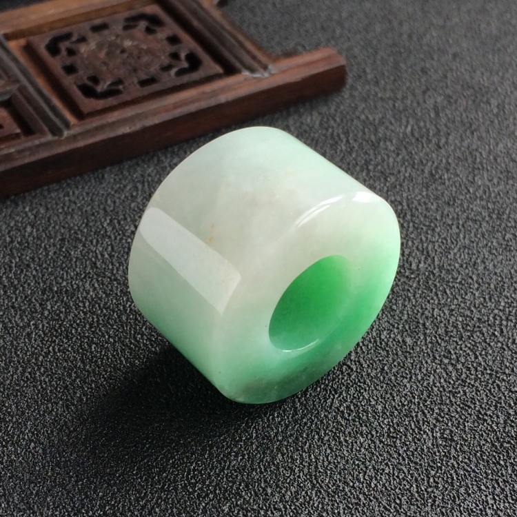 (超值推荐)糯冰种豆色路路通挂件