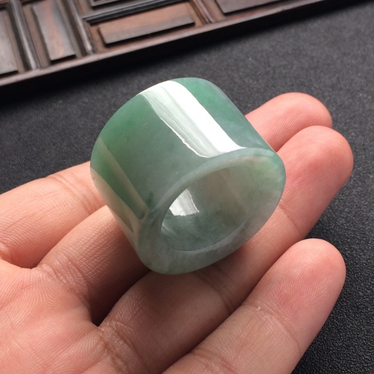 （超值推荐）糯冰种晴水扳指