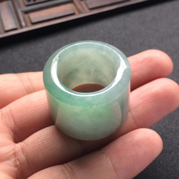 （超值推荐）糯冰种晴水扳指