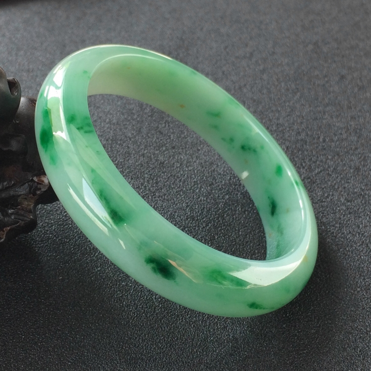 (超值推荐)糯冰种飘翠手镯(56mm)