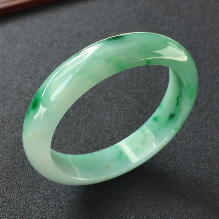 (超值推荐)糯冰种飘翠手镯(56mm)