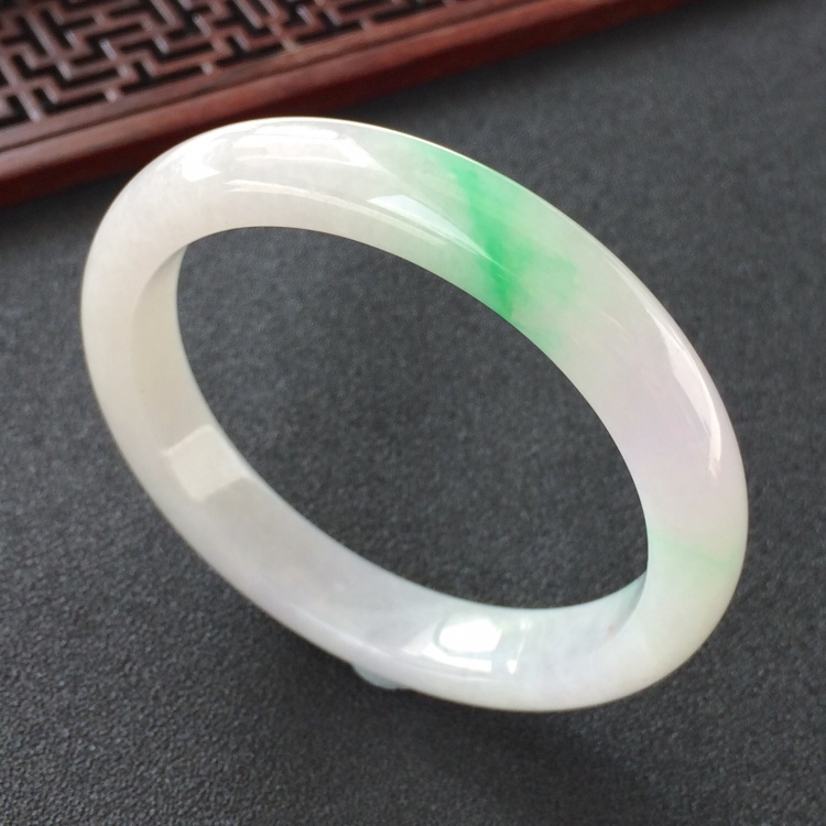 (超值推荐)糯冰种淡春带彩手镯(53.6mm)