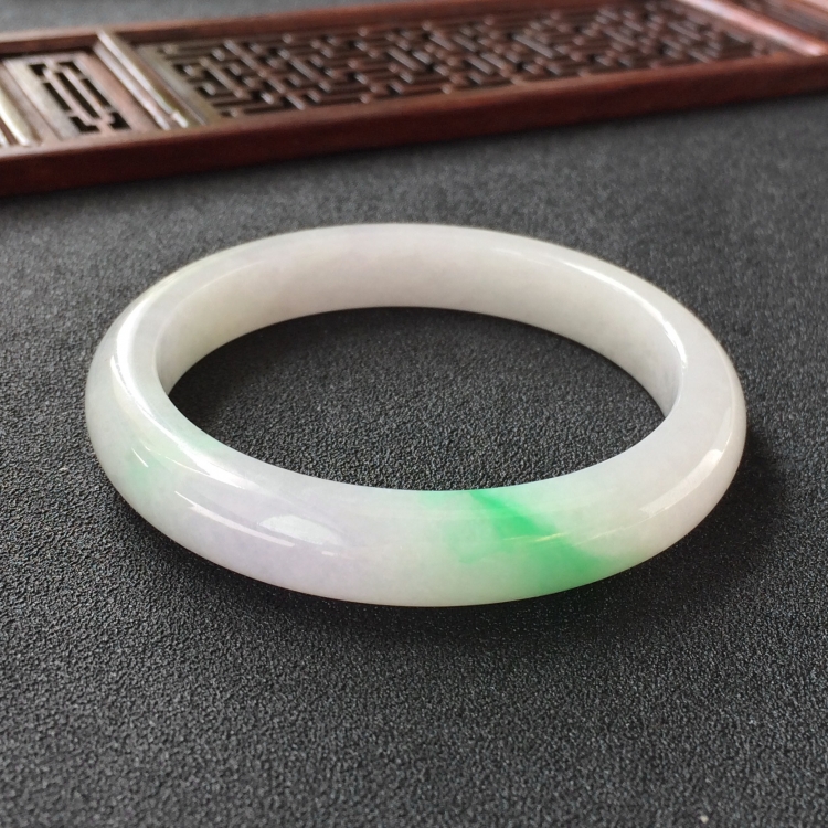 (超值推荐)糯冰种淡春带彩手镯(53.6mm)