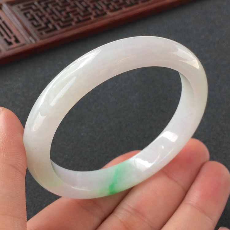 (超值推荐)糯冰种淡春带彩手镯(53.6mm)