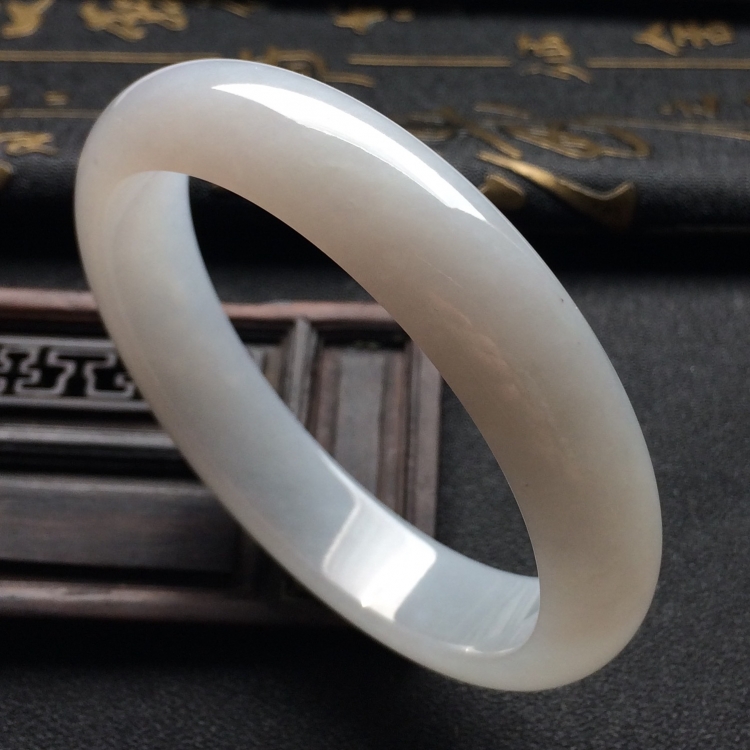 （超值推荐）糯冰种淡晴水手镯（54.9mm）