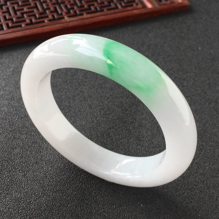 (超值推荐)糯冰种飘翠手镯(56.1mm)