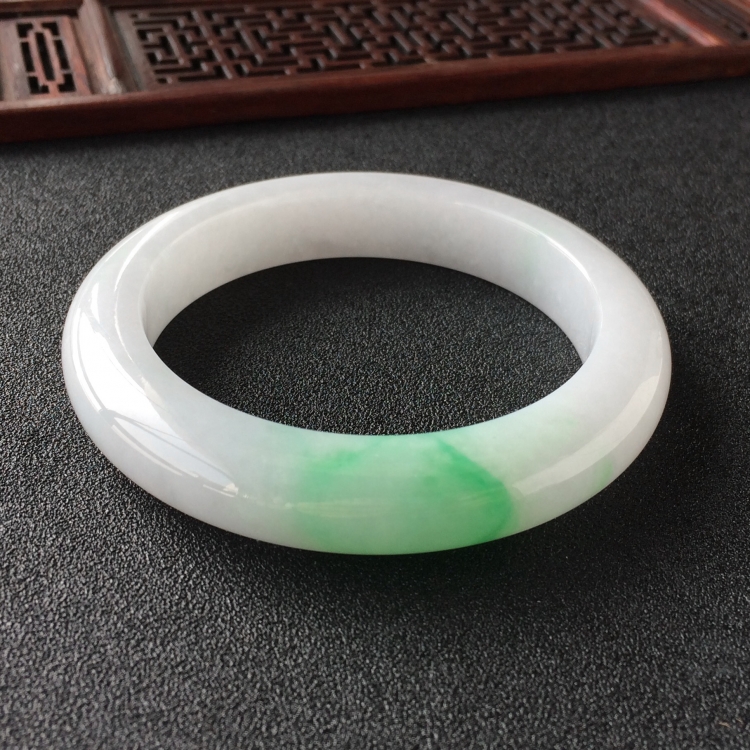 (超值推荐)糯冰种飘翠手镯(56.1mm)