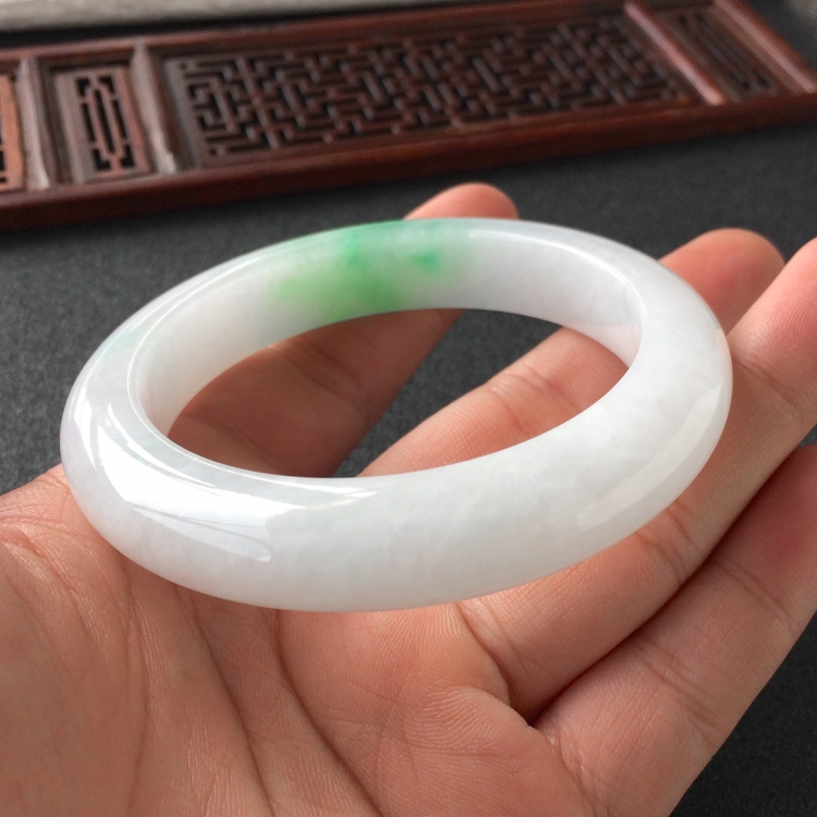 (超值推荐)糯冰种飘翠手镯(56.1mm)