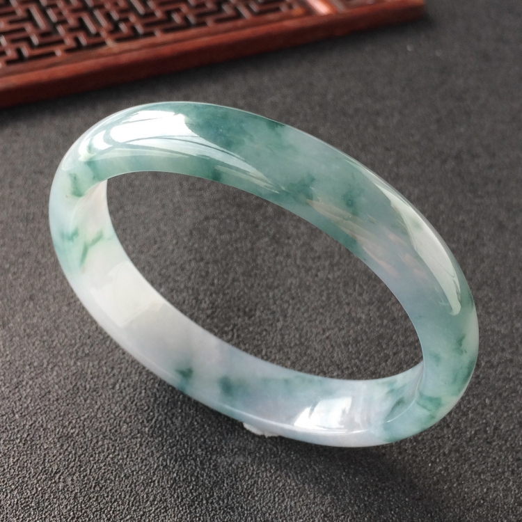 (超值推荐)糯冰种飘花贵妃镯(55.6mm-47.5mm)