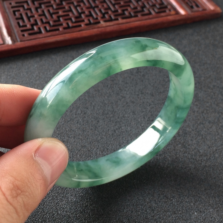 (超值推荐)冰种飘花手镯(58.5mm)