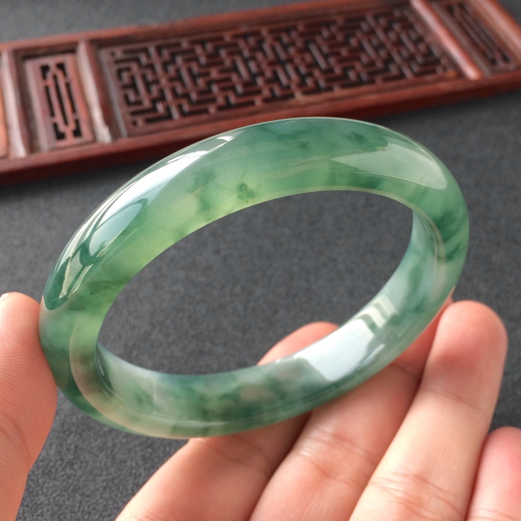 (超值推荐)冰种飘花手镯(58.5mm)