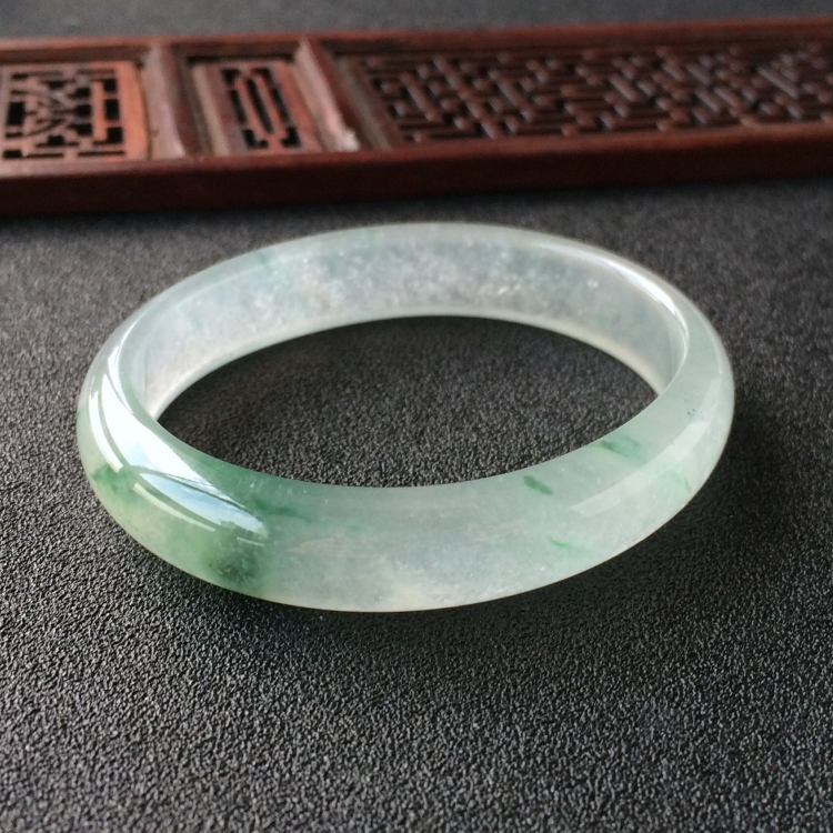 (超值推荐)冰种飘花贵妃镯(55mm-46.1mm)