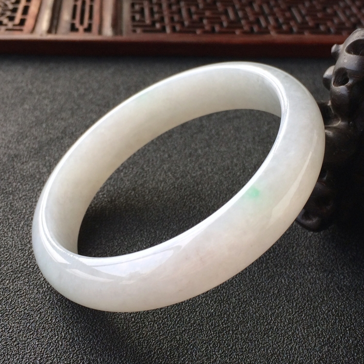 (超值推荐)糯冰种略飘翠手镯(56.1mm)