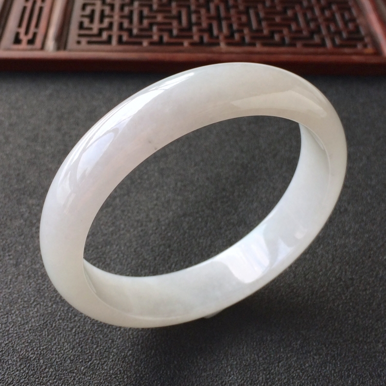 (超值推荐)糯冰种略飘翠手镯(56.1mm)