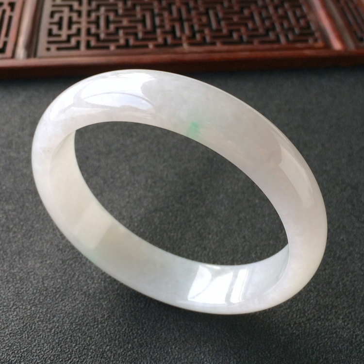 (超值推荐)糯冰种略飘翠手镯(56.1mm)