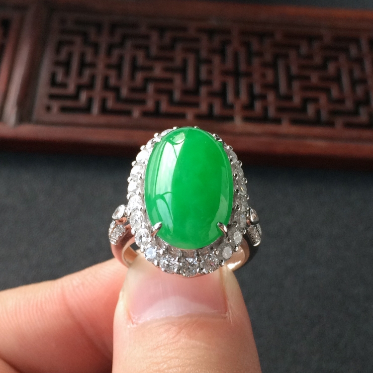 (超值推荐)糯冰种翠色镶白金钻石戒指/胸坠(两用)