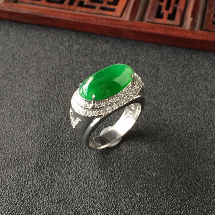(超值推荐)糯冰种阳绿镶白金钻石戒指(男戒)