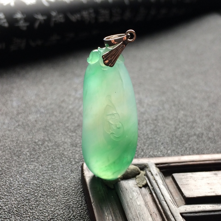 （超值推荐）冰种飘翠福瓜挂件（金扣）