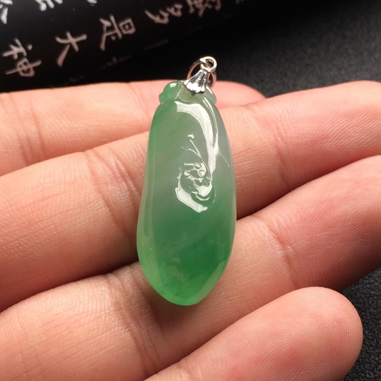 （超值推荐）冰种飘翠福瓜挂件（金扣）