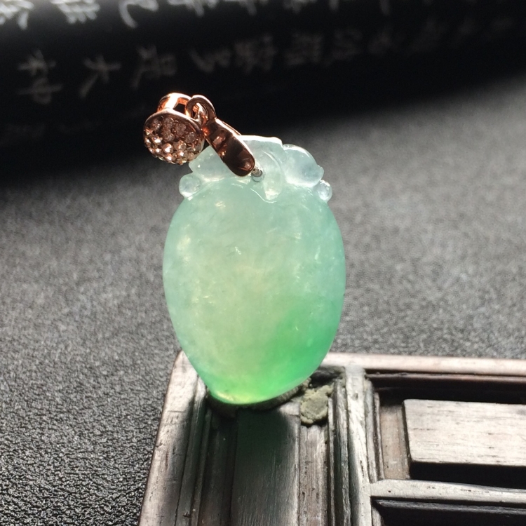 （超值推荐）糯冰种飘翠福瓜挂件