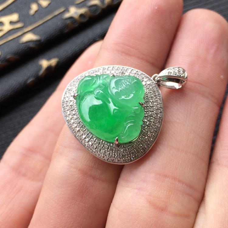 (超值推荐)冰种翠色镶白金钻石玉佛胸坠