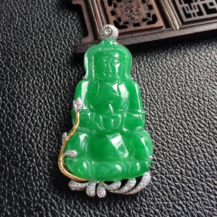 (超值推荐)糯冰种翠绿镶彩金钻石观音胸坠
