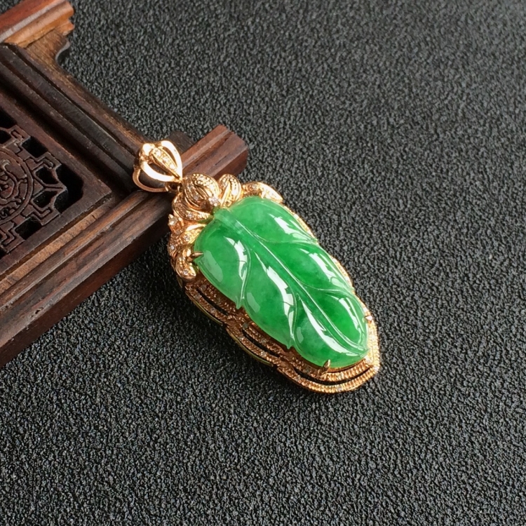 (超值推荐)糯冰种翠色镶玫瑰金钻石金枝玉叶胸坠