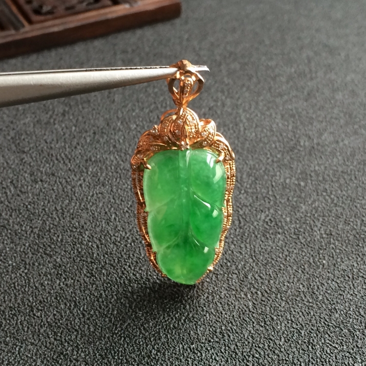 (超值推荐)糯冰种翠色镶玫瑰金钻石金枝玉叶胸坠