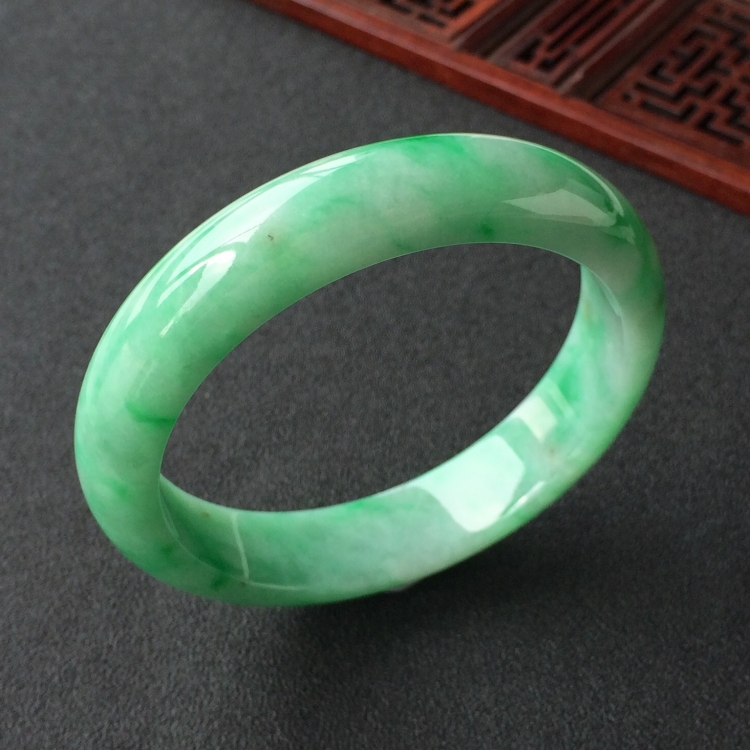 (超值推荐)糯冰种飘翠手镯(57.2mm)