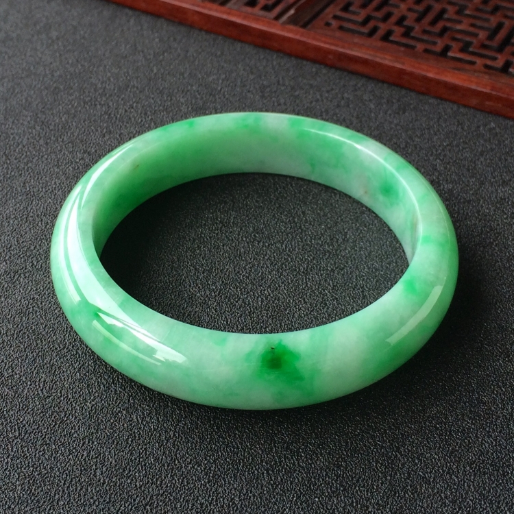 (超值推荐)糯冰种飘翠手镯(57.2mm)