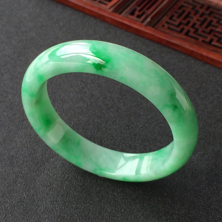 (超值推荐)糯冰种飘翠手镯(57.2mm)