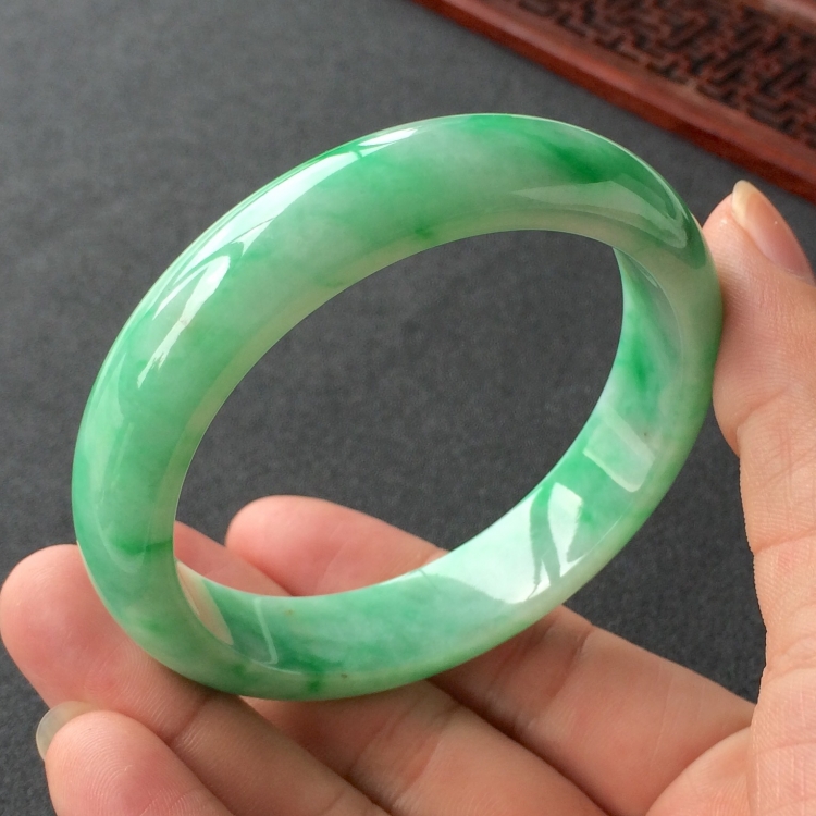 (超值推荐)糯冰种飘翠手镯(57.2mm)