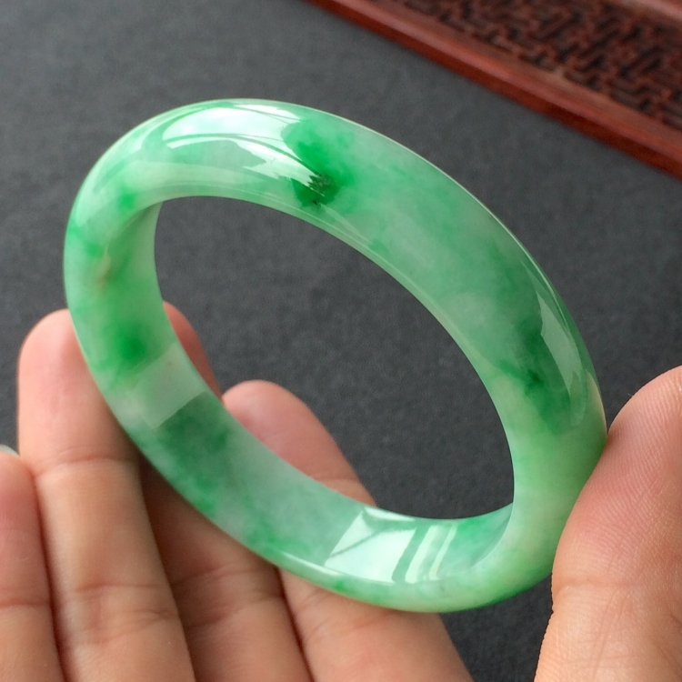 (超值推荐)糯冰种飘翠手镯(57.2mm)