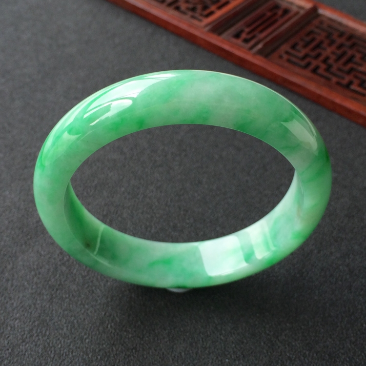 (超值推荐)糯冰种飘翠手镯(57.2mm)
