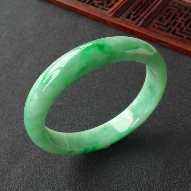 (超值推荐)糯冰种飘翠手镯(57.2mm)