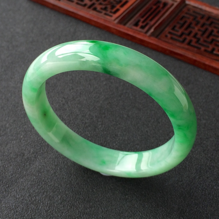 (超值推荐)糯冰种飘翠手镯(57.2mm)