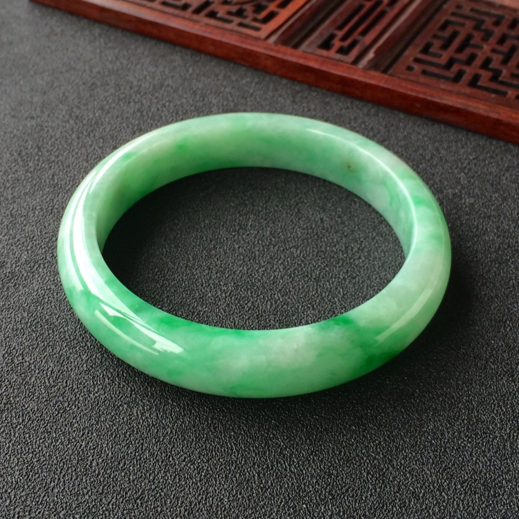 (超值推荐)糯冰种飘翠手镯(57.2mm)