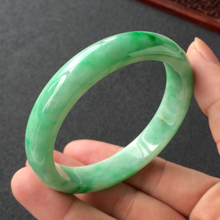 (超值推荐)糯冰种飘翠手镯(57.2mm)