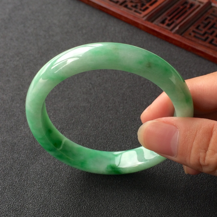 (超值推荐)糯冰种飘翠手镯(57.2mm)