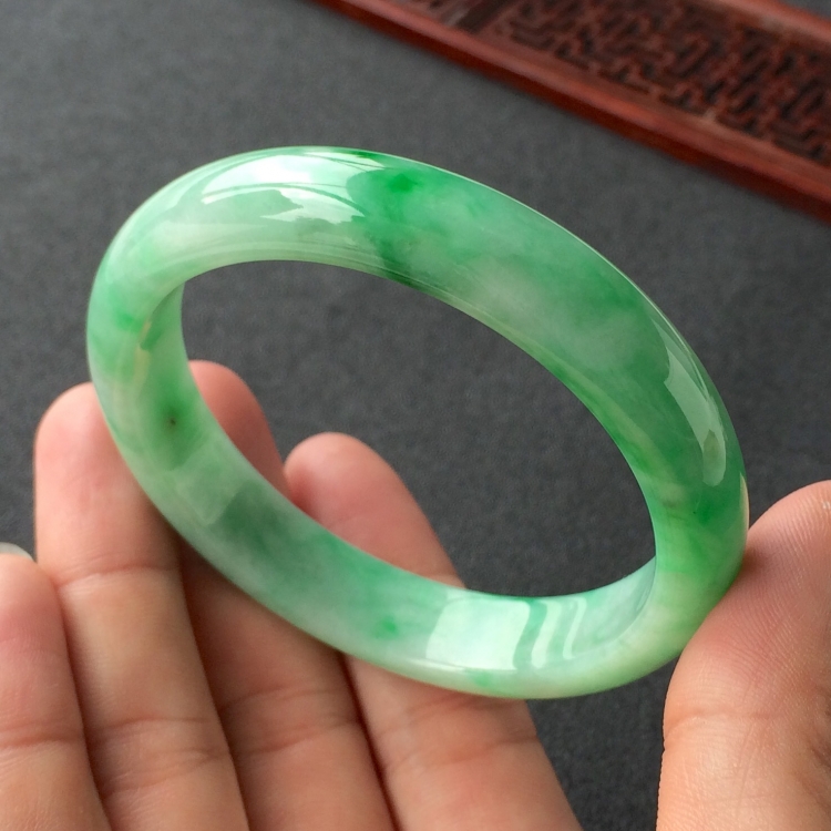 (超值推荐)糯冰种飘翠手镯(57.2mm)