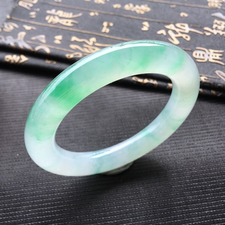 (超值推荐)冰种飘翠圆条手镯(56.8mm)