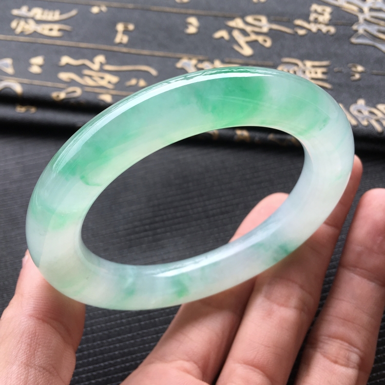 (超值推荐)冰种飘翠圆条手镯(56.8mm)