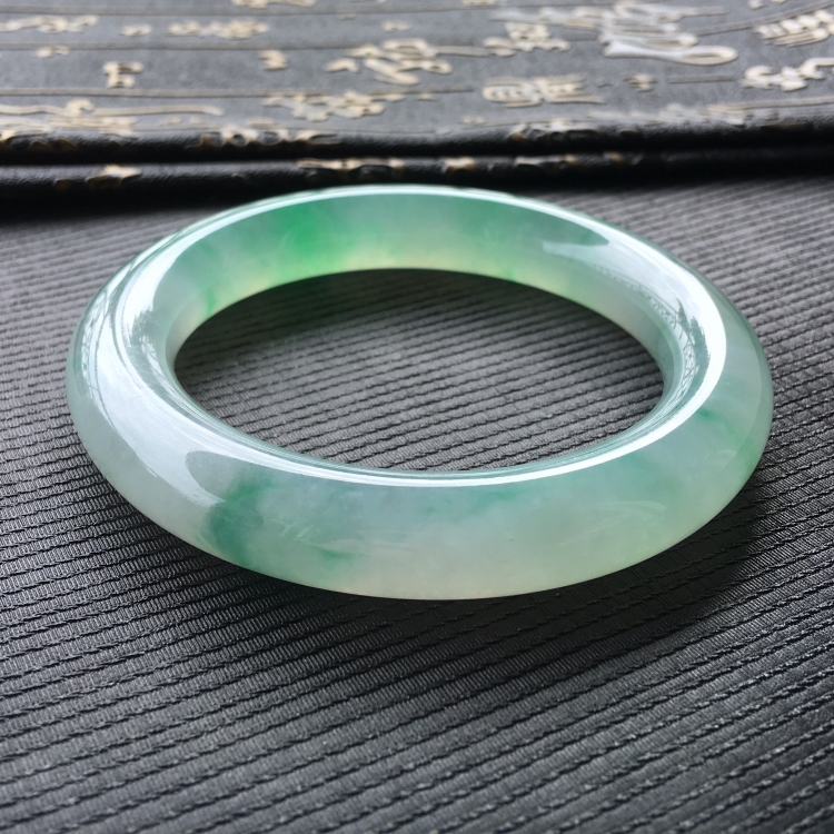 (超值推荐)冰种飘翠圆条手镯(56.8mm)