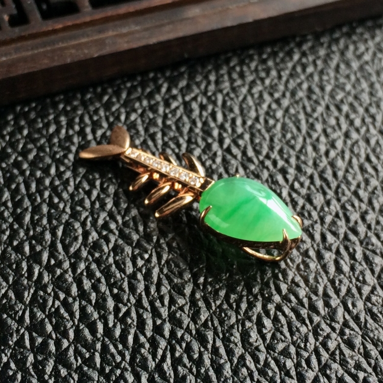 (超值推荐)糯冰种飘翠镶玫瑰金钻石胸坠
