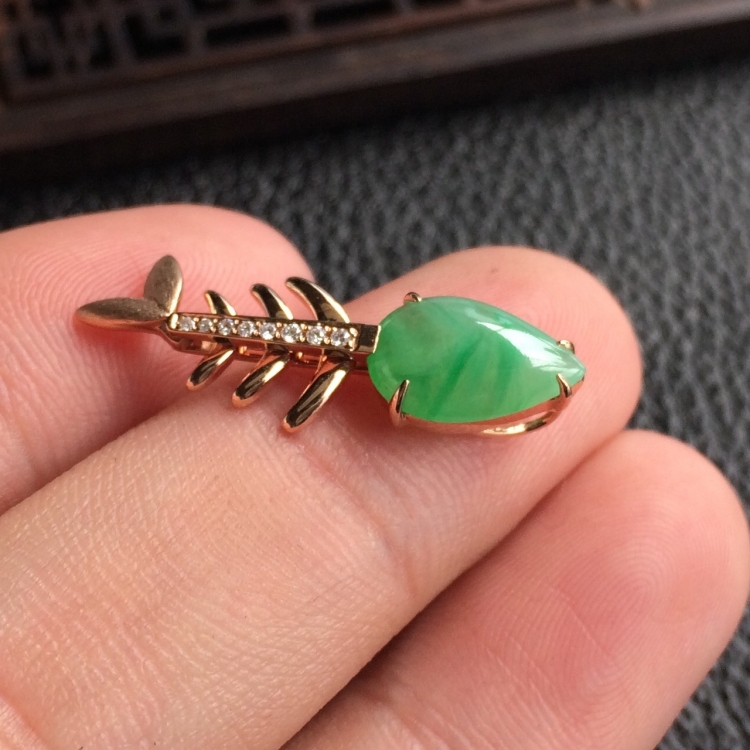 (超值推荐)糯冰种飘翠镶玫瑰金钻石胸坠