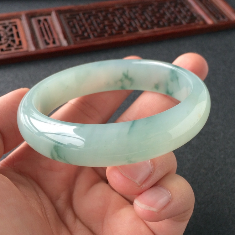 (超值推荐)糯冰种飘花手镯(56.3mm)