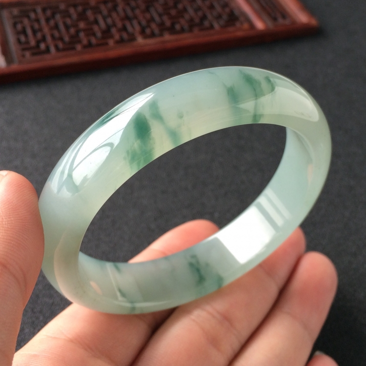 (超值推荐)糯冰种飘花手镯(56.3mm)