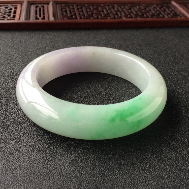 (超值推荐)糯冰种春带彩手镯(57.4mm)
