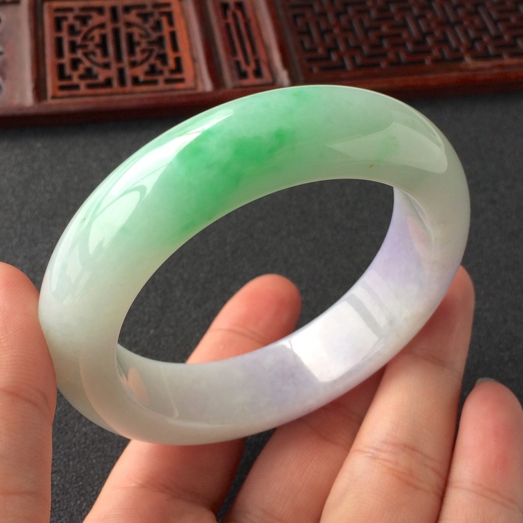 (超值推荐)糯冰种春带彩手镯(57.4mm)